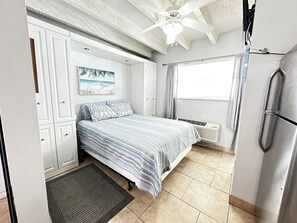 1 chambre, fer et planche à repasser, Wi-Fi gratuit, draps fournis