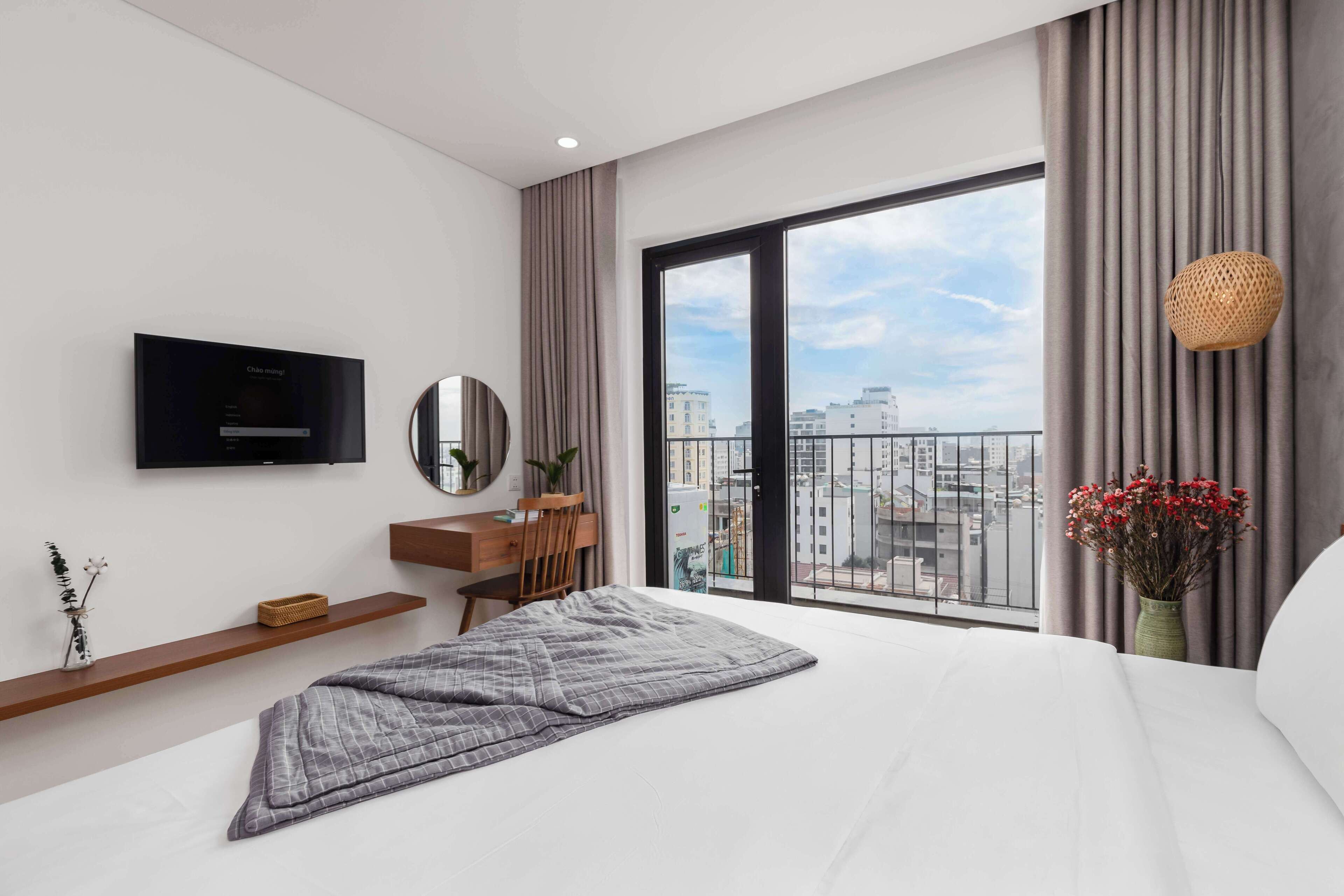 2-Bedroom Apartment | Seprai premium, brankas, tirai kedap cahaya, dan kedap suara