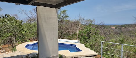 Tina de hidromasaje al aire libre