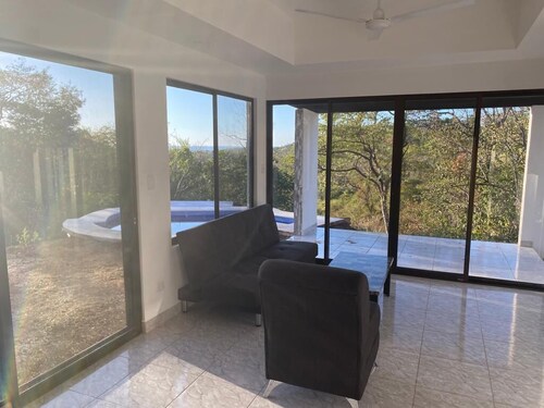 Paradise in a secluded ocean view villa(private pool/hiking trails)