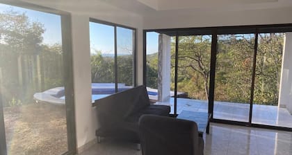 Paradise in a secluded ocean view villa(private pool/hiking trails)