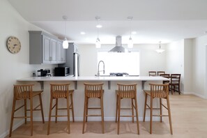 Fridge, microwave, oven, stovetop - Charming home near PSU - built for memorable game days and family visits (State College)