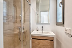 Shower, towels - Jardines - Acoran 1.2  NATURE RESERVE VIEW 1B (Arona)