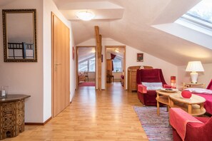 Interior - Holiday Apartment "Adlerblick" with Mountain View, Private Terrace & Wi-Fi (Wangen)