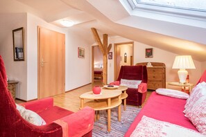 2 bedrooms, iron/ironing board, free WiFi, bed sheets - Holiday Apartment "Adlerblick" with Mountain View, Private Terrace & Wi-Fi (Wangen)