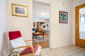 Interior - Holiday Apartment "Adlerhorst" with Mountain View, Private Terrace & Wi-Fi (Wangen)