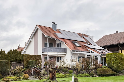 "Ferienwohnung im Grünen" mit Bergblick, Balkon und WLAN