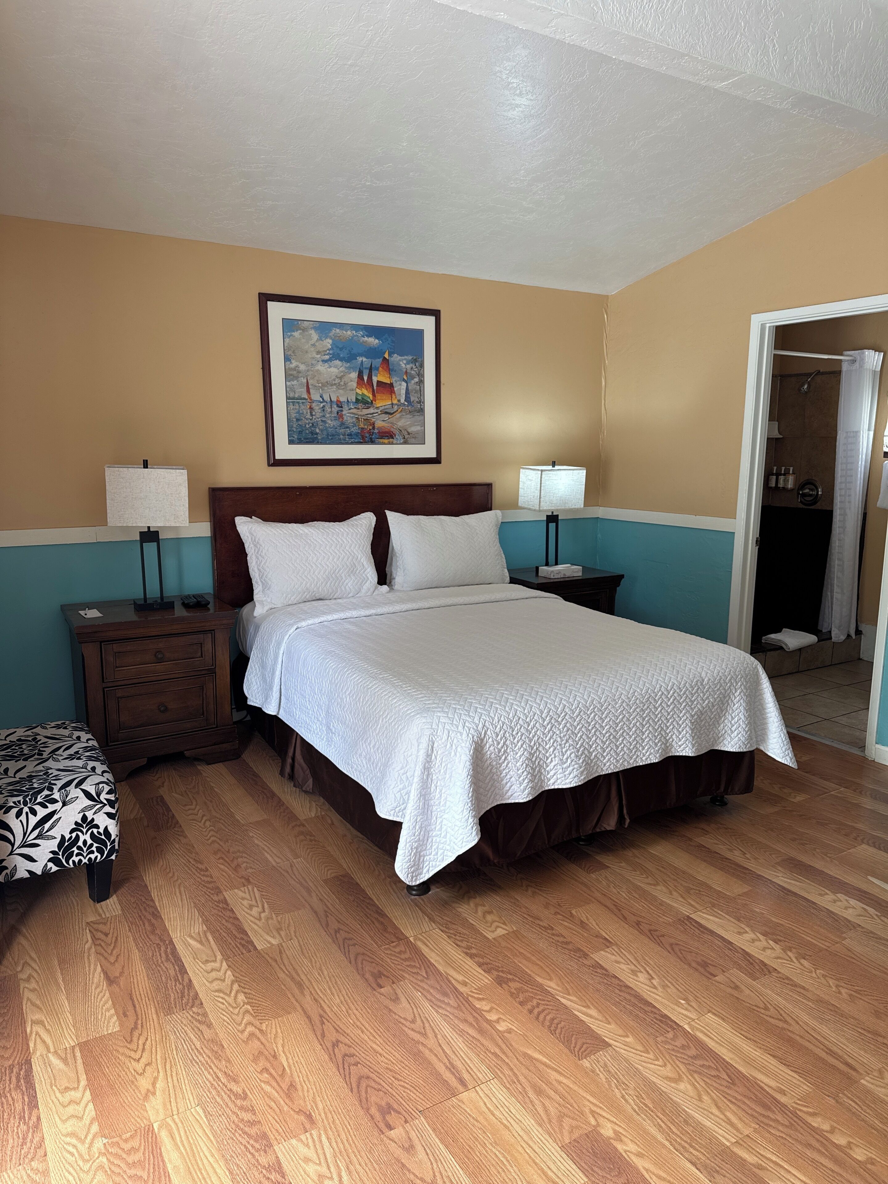 1 chambre, fer et planche à repasser, accès au Wi-Fi (inclus)