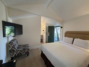 1 bedroom, iron/ironing board, free WiFi, bed sheets - Single Queen Cottage (Carmel-by-the-Sea)