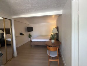1 Schlafzimmer, Bügeleisen/Bügelbrett, kostenloses WLAN, Bettwäsche