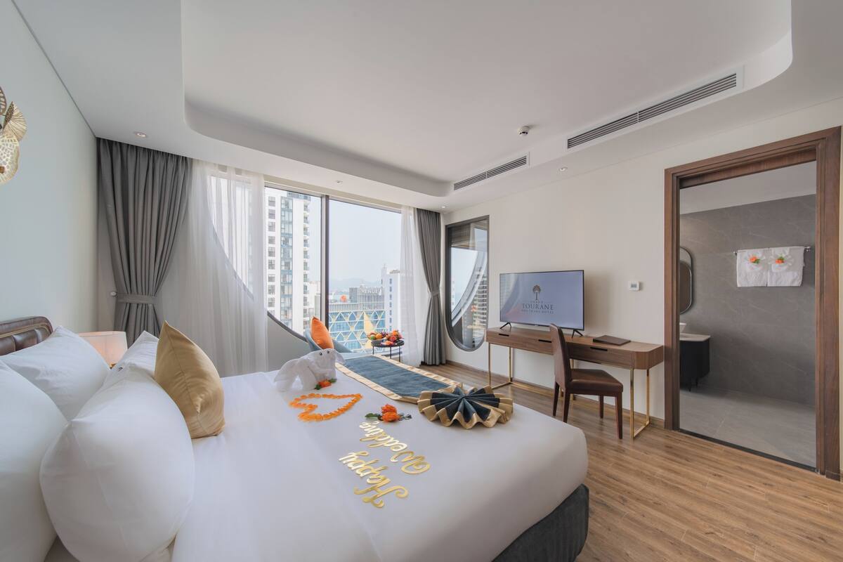 Chambre Premier | Minibar, espace de travail pour ordinateurs portables