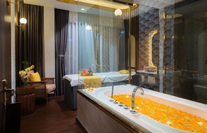 Private spa tub - Grand Tourane Nha Trang Hotel (Nha Trang)