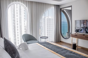 Chambre Premier | Minibar, espace de travail pour ordinateurs portables