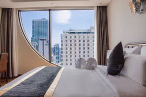 Minibar, laptop workspace, free WiFi, bed sheets - Grand Tourane Nha Trang Hotel (Nha Trang)