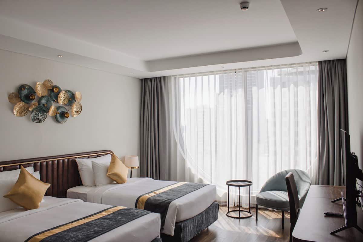 Senior Deluxe Twin | 1 bedroom, minibar, laptop workspace, free WiFi