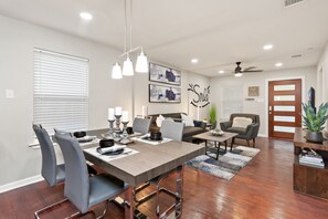 Dining - Luxurious house with Hot-tub (Houston)