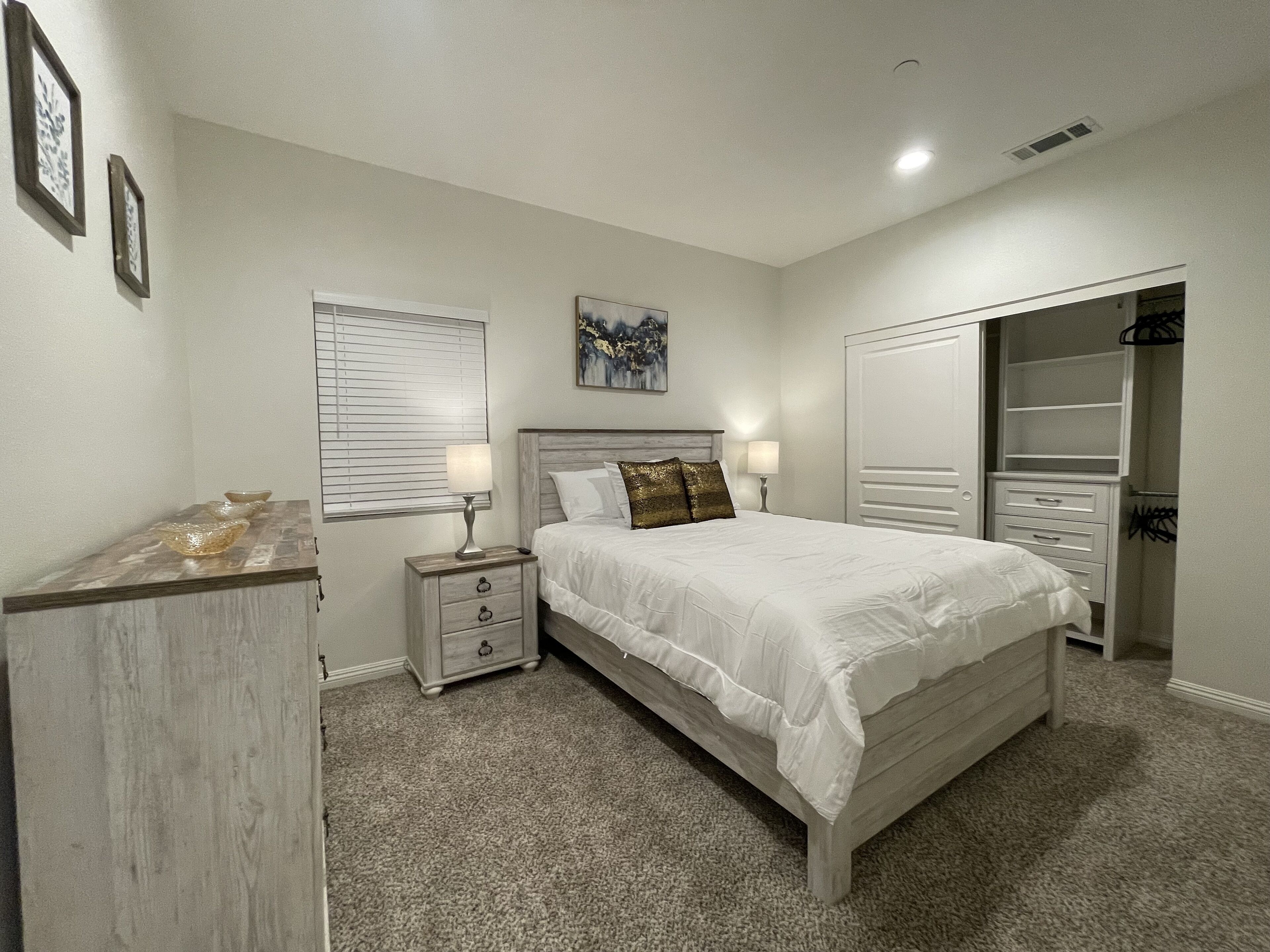 4 makuuhuonetta, silitysrauta/-lauta, vauvan matkasänky, ilmainen Wi-Fi