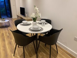 Apartment | Dining - Cosy Stunning two Bed Apartment With Balcony (Ilford)
