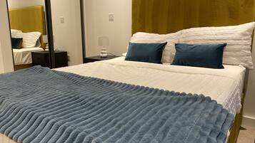 Apartment | 2 bedrooms, iron/ironing board, free WiFi, bed sheets