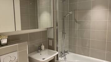 Apartment | Bathroom | Shower, hair dryer, towels