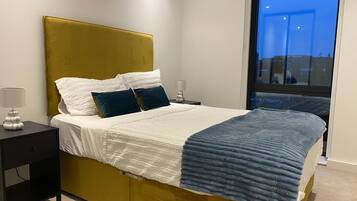 Apartment | 2 bedrooms, iron/ironing board, free WiFi, bed sheets