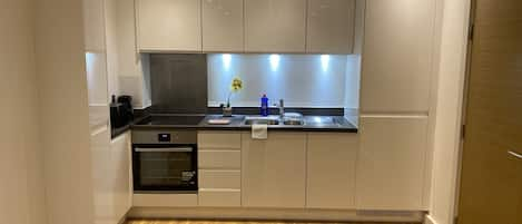 Apartamento, 2 camas Queen | Cozinha privada | Geladeira, micro-ondas, fogão, cooktop