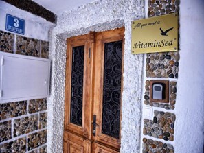 Estudio (Studio Apartment) | Entrada de la propiedad