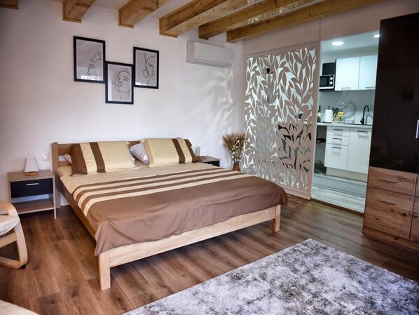 Estudio (Studio Apartment)