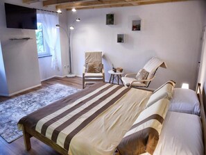 Studio (Studio Apartment)