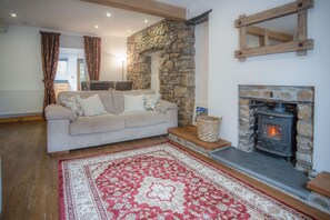 32-inch TV with cable channels, fireplace - Church Terrace - 3 Bedroom Cottage - Saundersfoot (Saundersfoot)