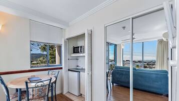 Standard-Apartment | 1 Schlafzimmer, Bügeleisen/Bügelbrett, kostenloses WLAN, Bettwäsche