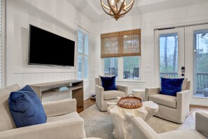 Televisión y chimenea 