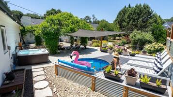 Tina de hidromasaje al aire libre