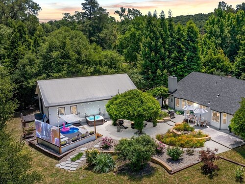 Château Vigne: Luxe retreat, Hot Tub, plunge pool, Outdoor movies, game room, EV