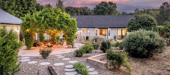 Luxe Designer French Country Retreat, Outdoor movies, plunge pool, game rm, EV!