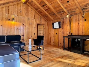 Junior Cabin | Living area