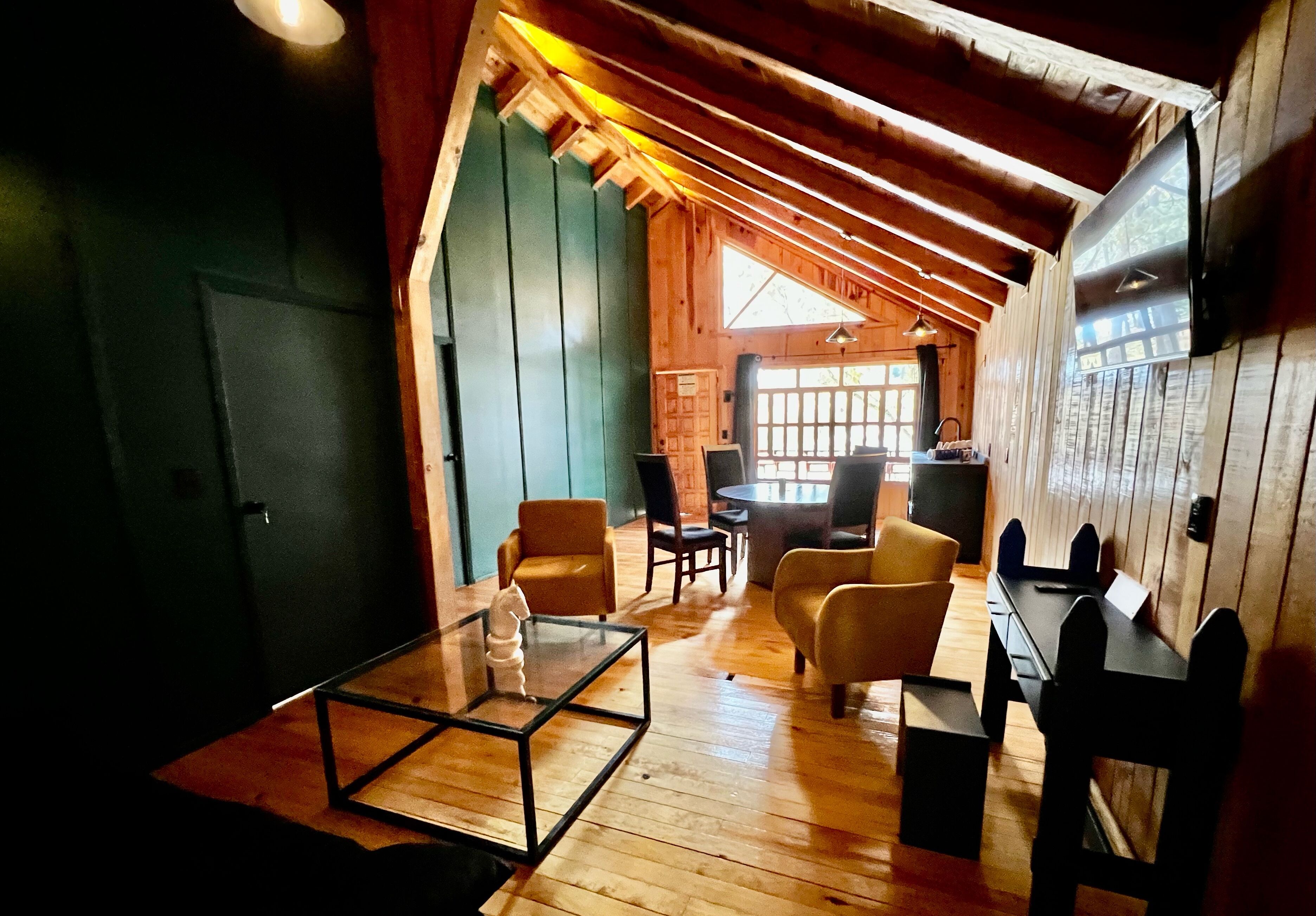 Suite estudio familiar | Muebles diferentes, tabla de planchar con plancha y wifi gratis 