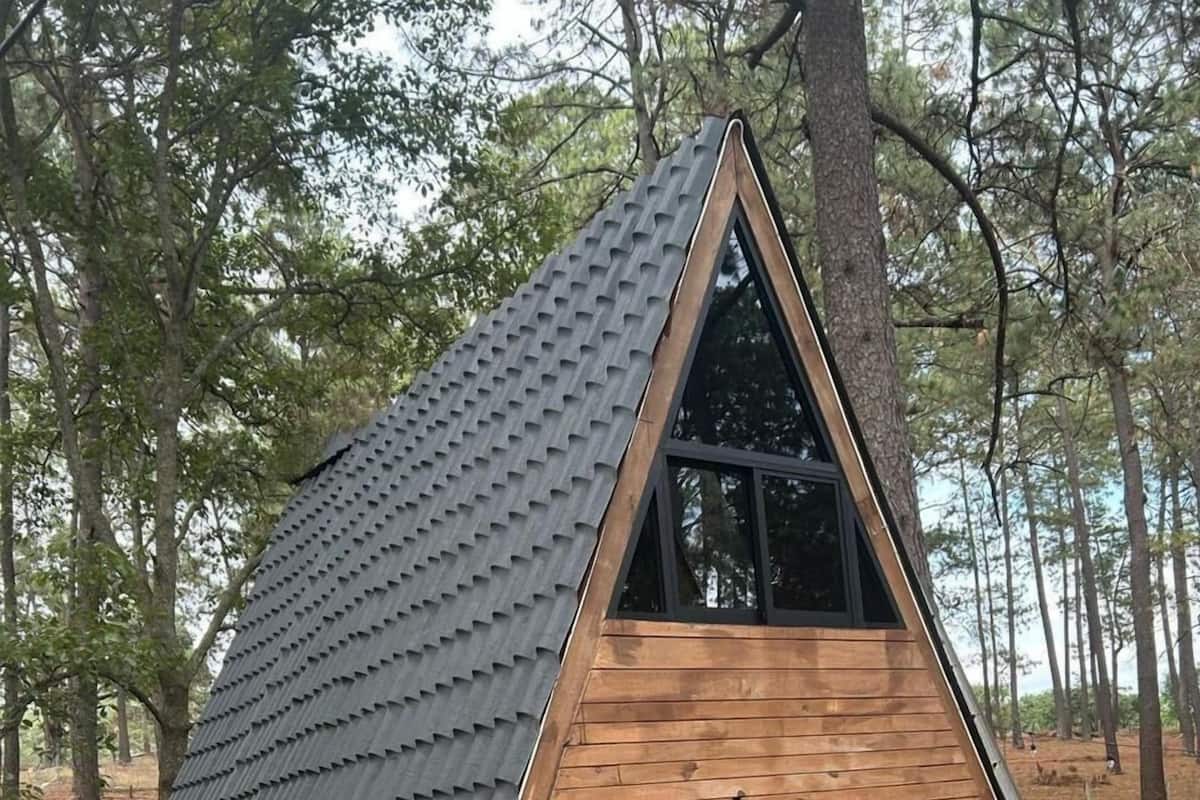 Signature Cabin | 1 bedroom, individually furnished, iron/ironing board, free WiFi