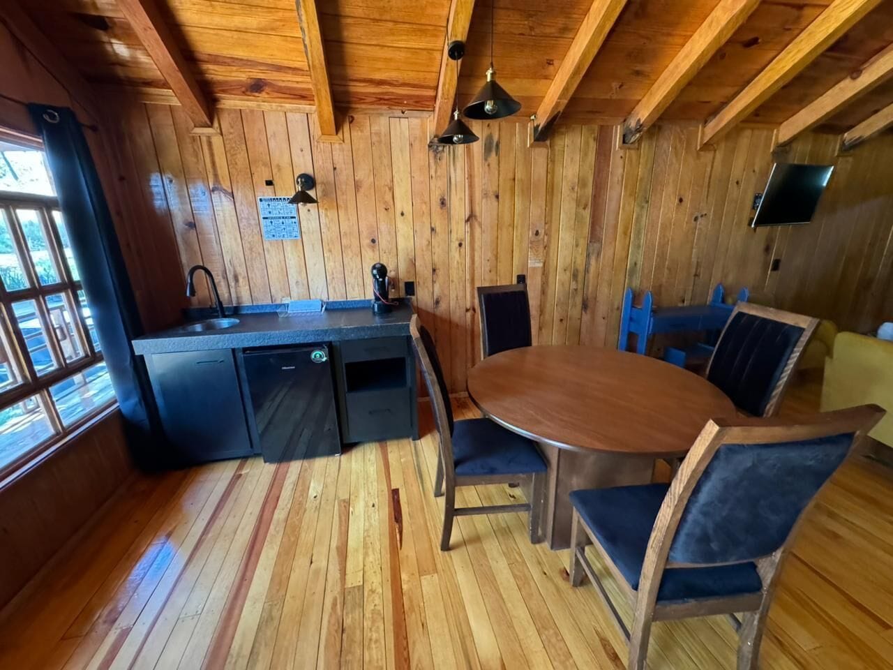 Suíte estúdio família | Sala de jantar