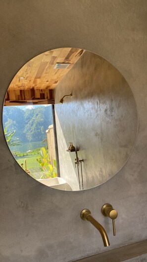 Haartrockner, Bidet, Handtücher