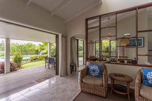 Interior - Muri Beach Villa (Ngatangiia District)
