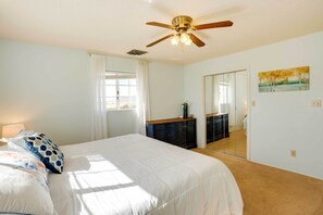 3 bedrooms, iron/ironing board, internet, bed sheets