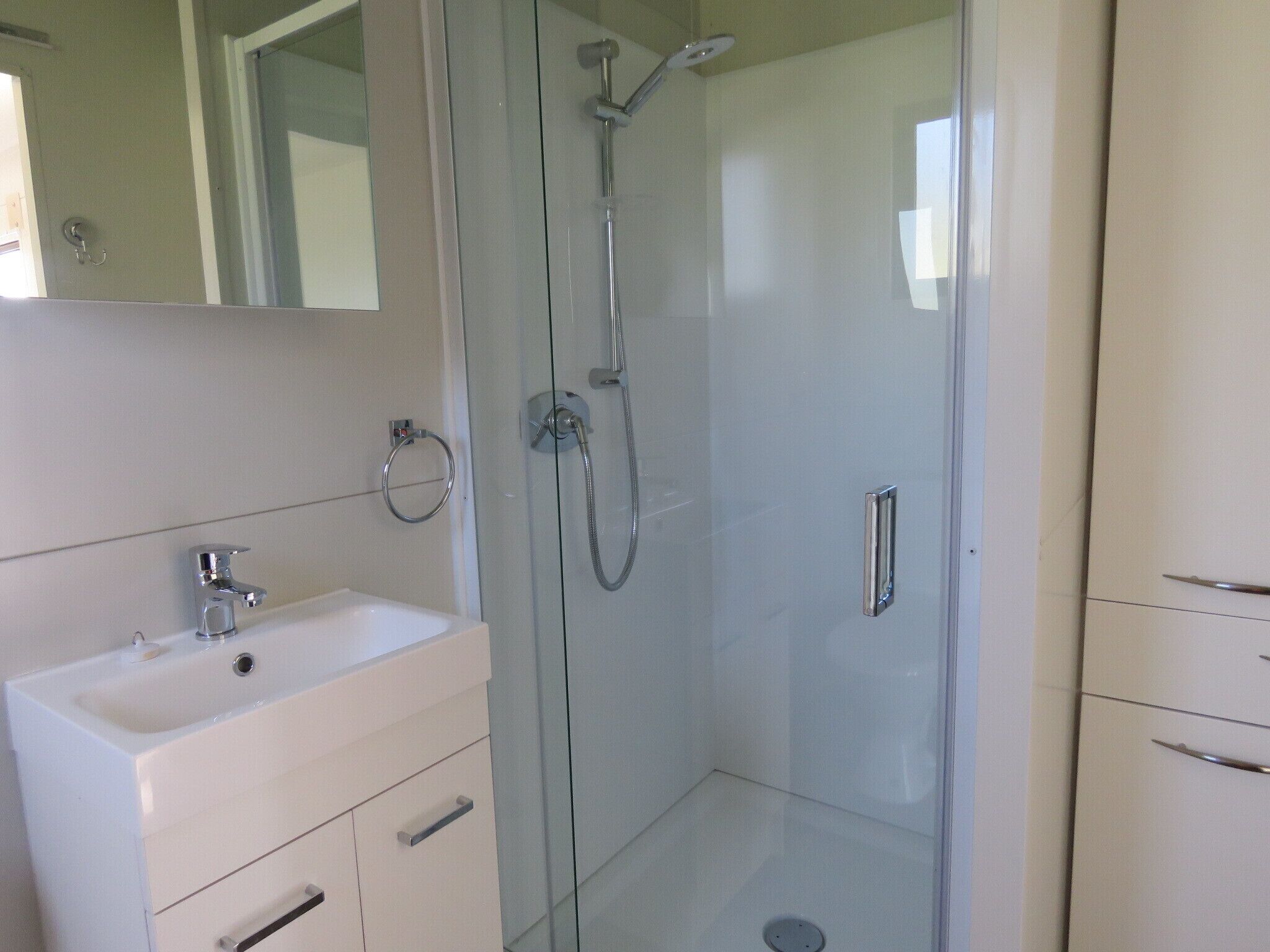 Shower, towels