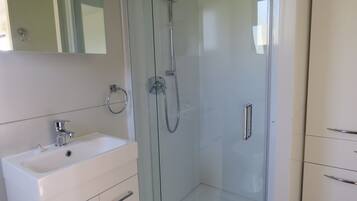 Shower, towels