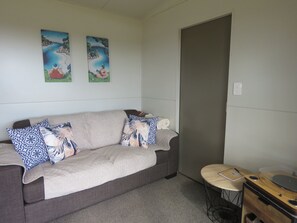 Living area - Kiwi Scenic Retreat (Cable Bay)