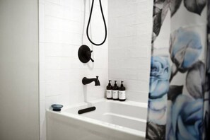 Eco-friendly toiletries, hair dryer, towels, soap - ★ HostWise Stays ★ Historic Home w/ Patio & Garage, Near War Streets (Pittsburgh)