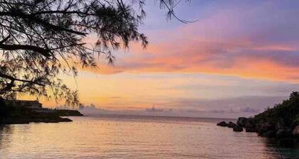 Orchid Botans w/private chef and beach 2 mins from shopping and food