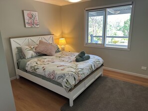 2 soverom, strykejern/-brett, internettilgang og sengetøy