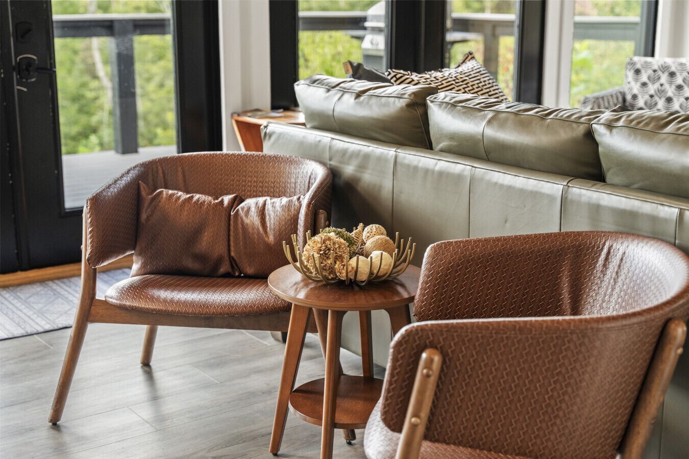 Smart TV, lareira, aparelho de som