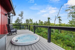 Bañera de hidromasaje al aire libre